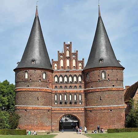 Pension Adler Lubeck Bagian luar foto